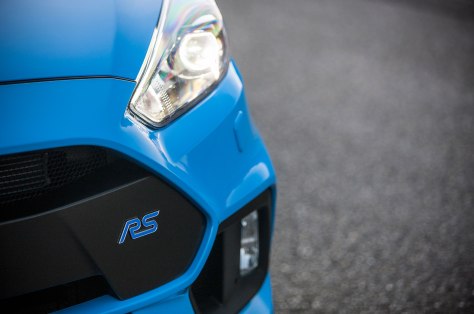 2016-ford-focus-rs-euro-spec-badge-03