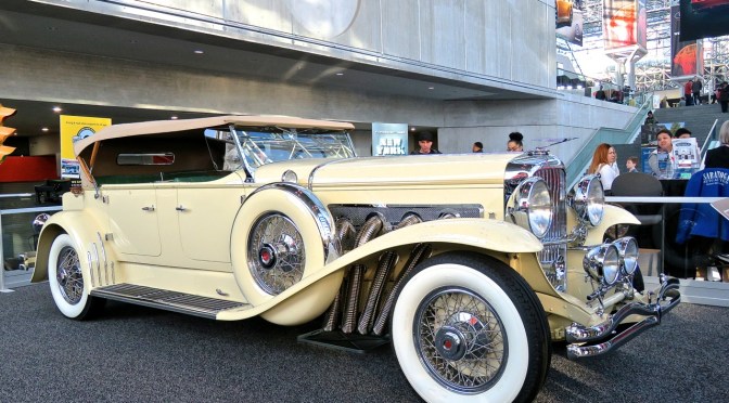 This white Duesenberg Model J showed the new cars what class looks like at NYIAS 2018
