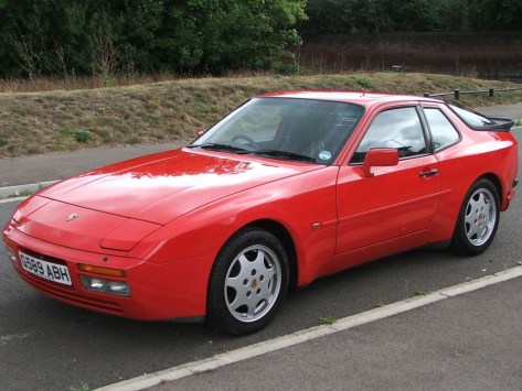 Porsche_944_Turbo_Red_4